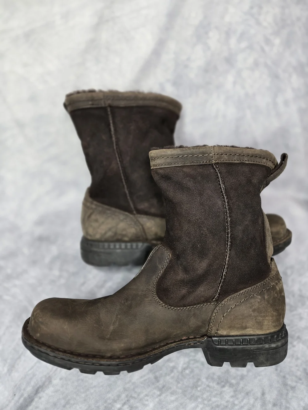 UGG Boots Chocolate Brown Leather Sheepskin Lining Hartsville